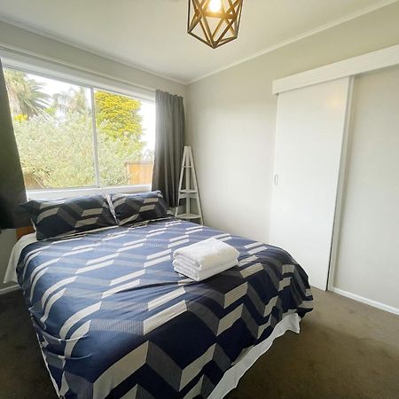 New Painted 5 Bdms Specious House Close To The Base Hamilton Bagian luar foto