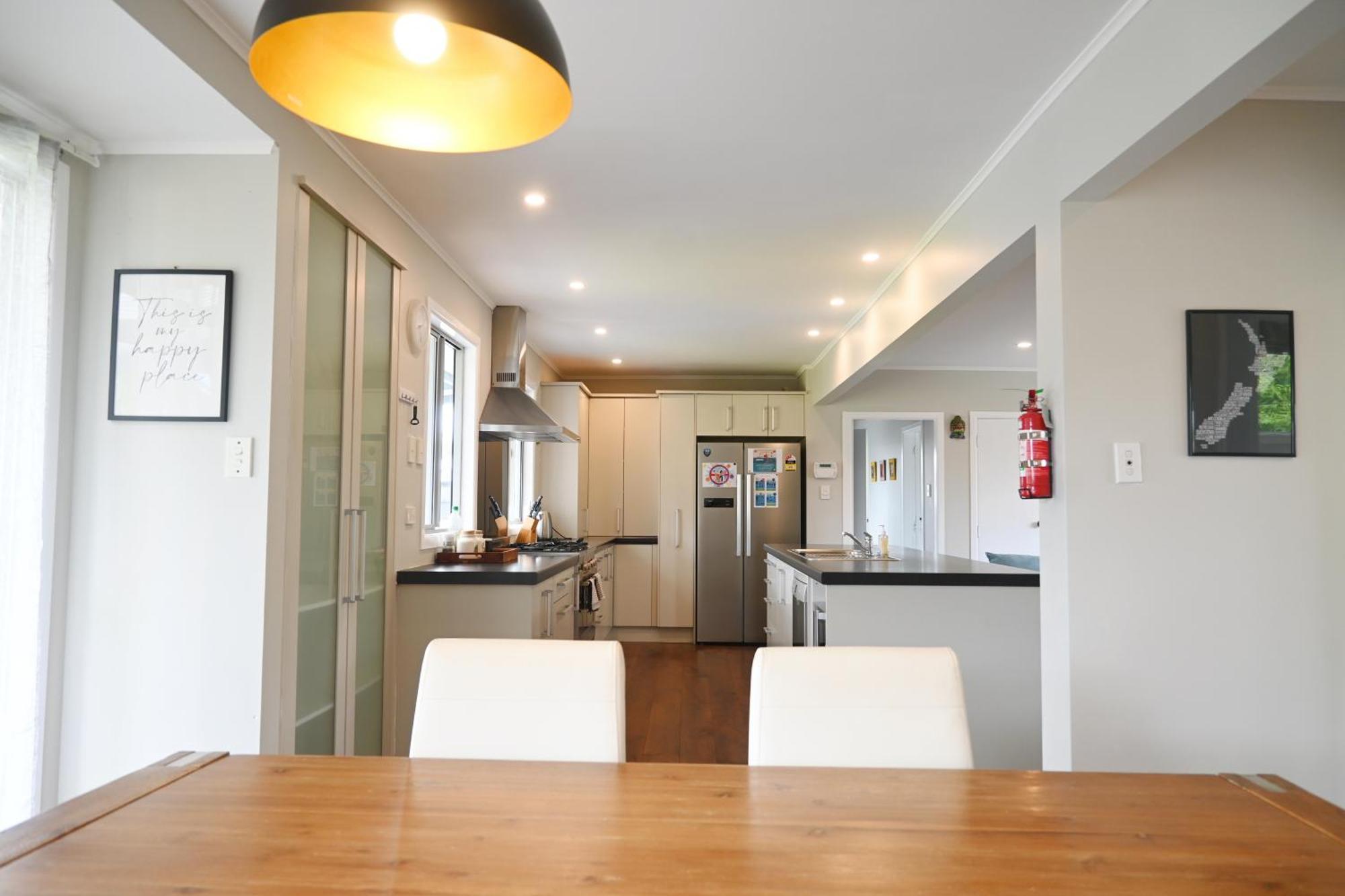 New Painted 5 Bdms Specious House Close To The Base Hamilton Bagian luar foto