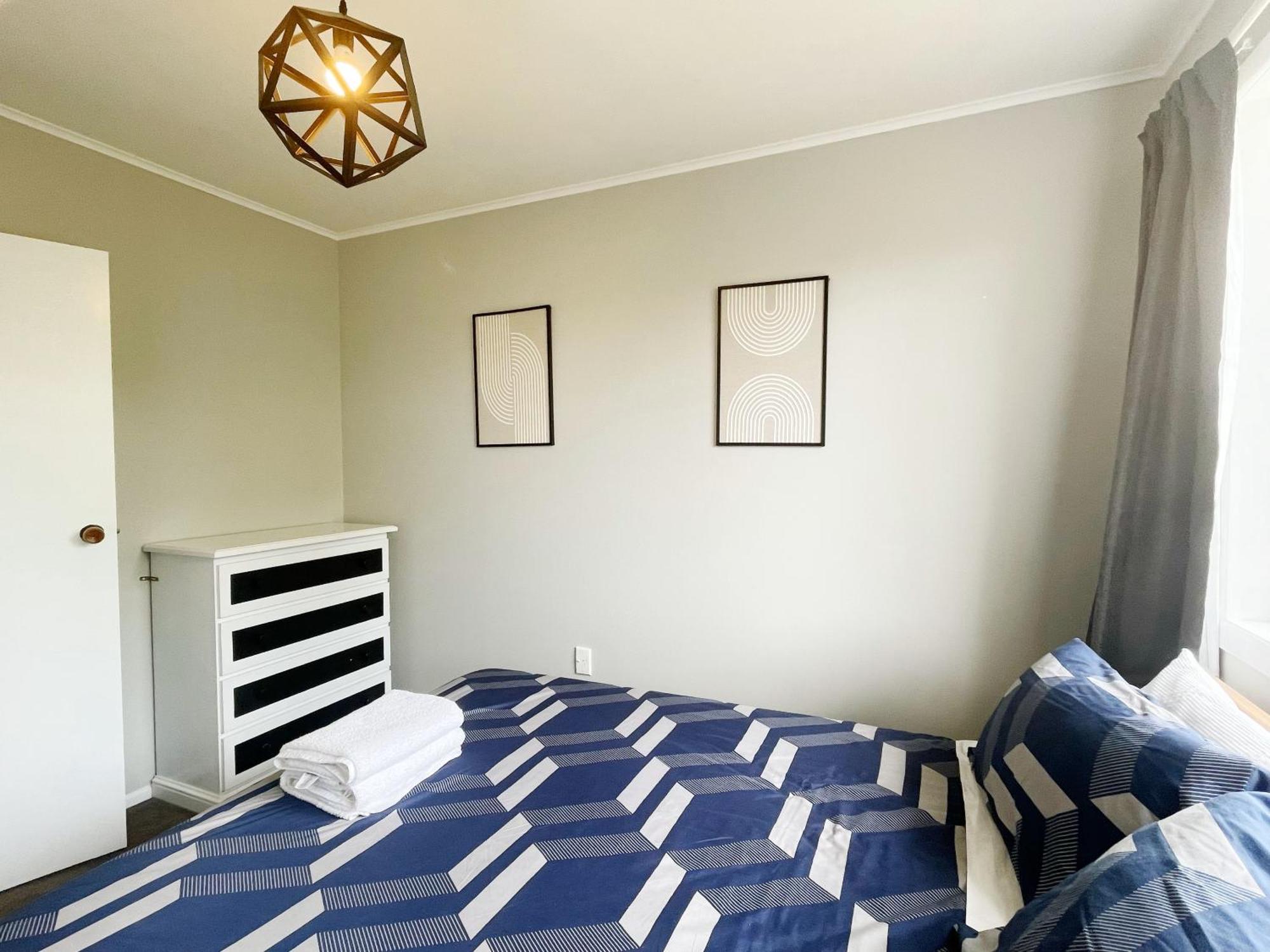 New Painted 5 Bdms Specious House Close To The Base Hamilton Bagian luar foto