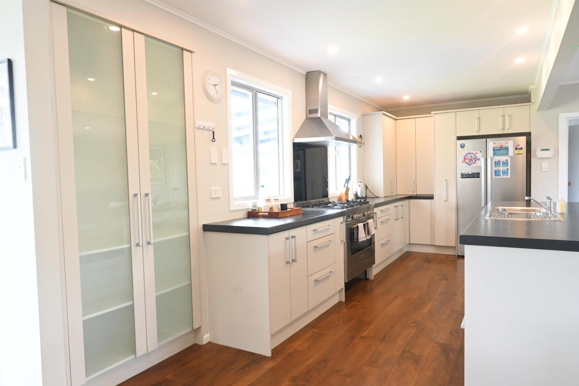 New Painted 5 Bdms Specious House Close To The Base Hamilton Bagian luar foto